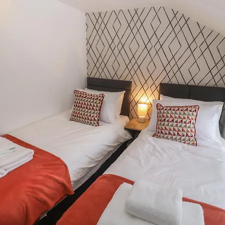 Quarter Deck Apartment *